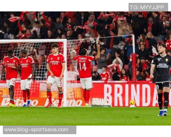 曼城遭遇失利仍显幸运曼联逐渐恢复球队秩序与状态