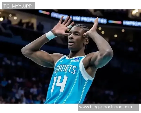 迪亚巴特表现出色9投7中高效斩获17分12篮板并贡献6个前场篮板 迪亚巴特表现出色9投7中高效斩获17分12篮板并贡献6个前场篮板